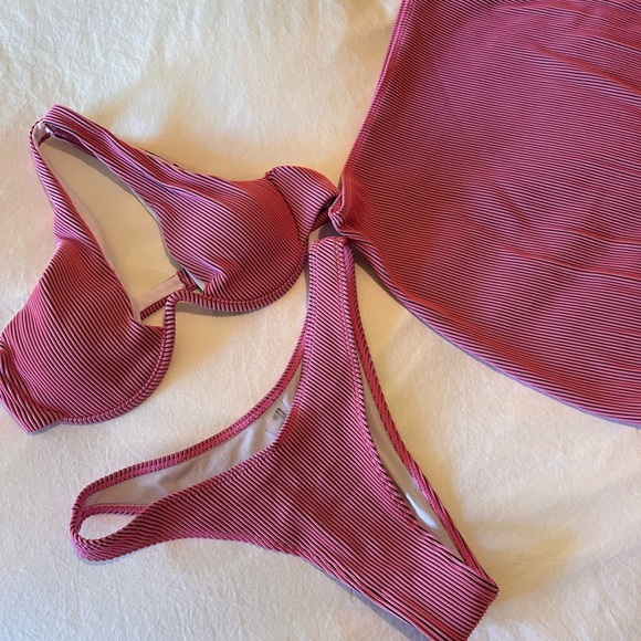 NWOT ribbed Striped Pink and black Bikini Set with skirt - Picture 1 of 3